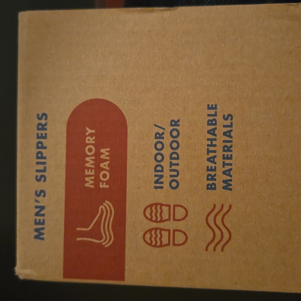 NWT mens memory foam house slippers - Picture 9 of 9